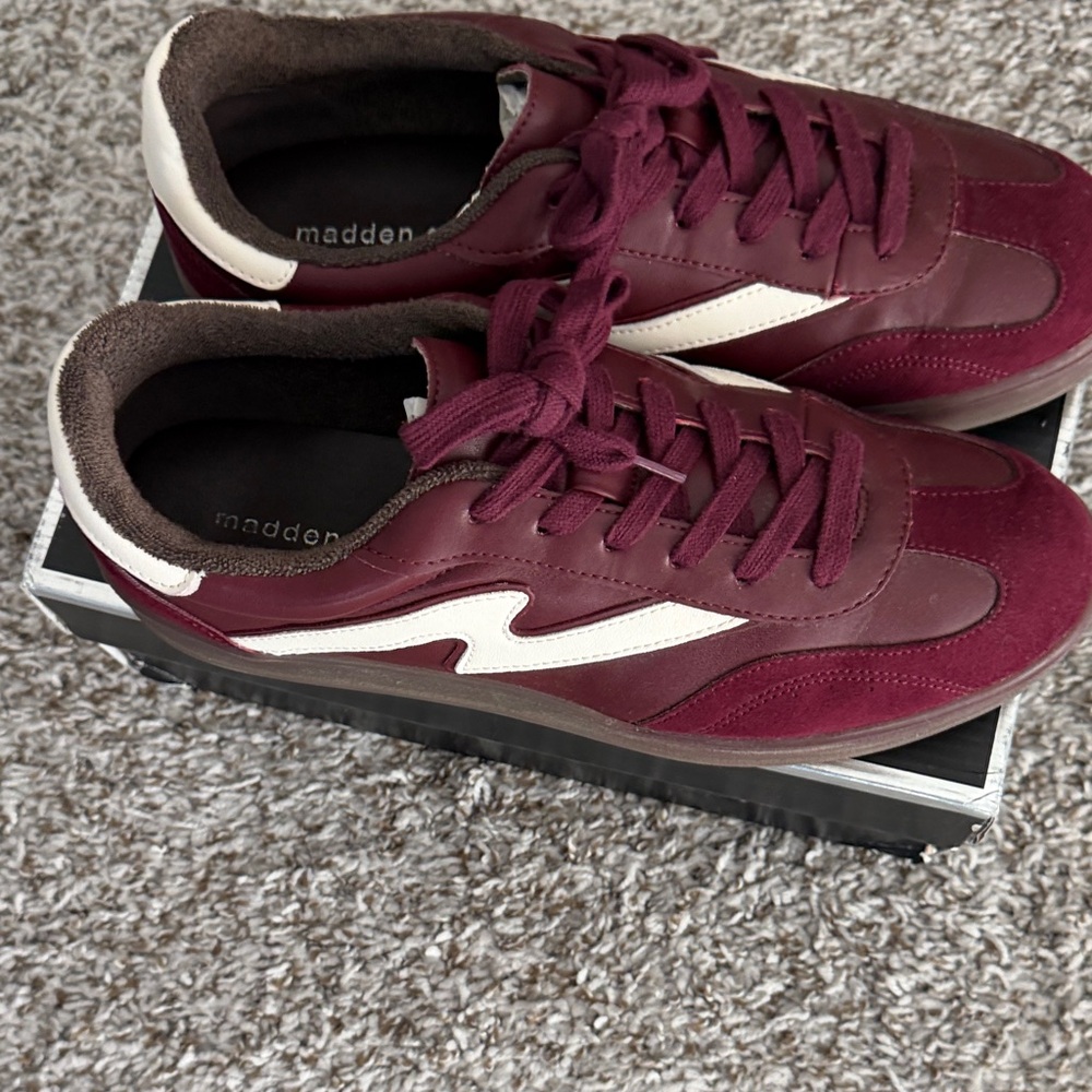 Madden Girl Maroon and Cream Men's Sneakers